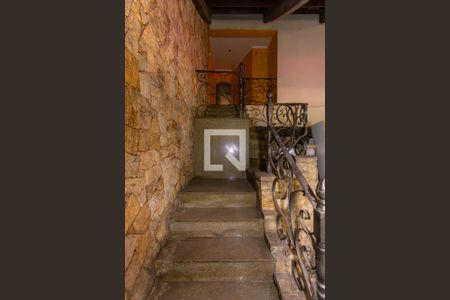 Casa à venda com 700m², 3 quartos e 4 vagasEscada