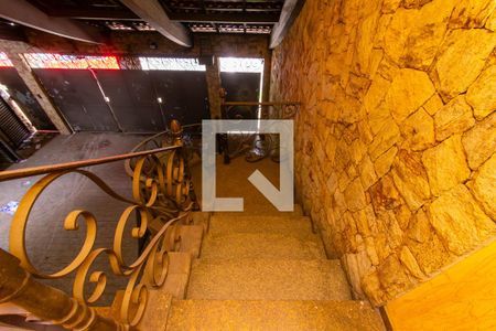 Casa à venda com 700m², 3 quartos e 4 vagasEscada