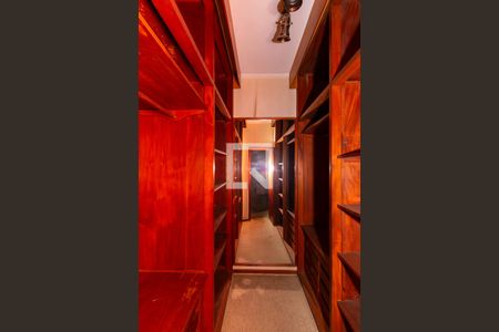 Casa à venda com 700m², 3 quartos e 4 vagasSuíte 3 - Closet