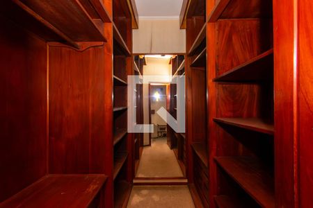 Casa à venda com 700m², 3 quartos e 4 vagasSuíte 3 - Closet