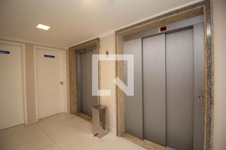 Apartamento para alugar com 67m², 3 quartos e 1 vagaHall social - Elevadores