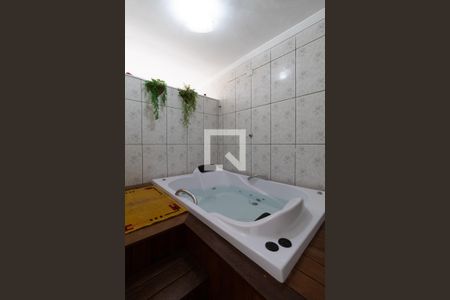 Casa para alugar com 250m², 4 quartos e 2 vagas Casa para alugar com 250m², 4 quartos e 2 vagasCasa 2 Banheiro