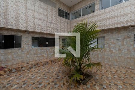 Casa para alugar com 250m², 4 quartos e 2 vagas Casa para alugar com 250m², 4 quartos e 2 vagasQuintal