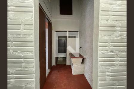 Casa de condomínio à venda com 60m², 2 quartos e 1 vagaBanheiro