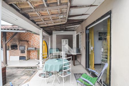 Casa à venda com 125m², 5 quartos e 3 vagas Casa à venda com 125m², 5 quartos e 3 vagasChurrasqueira