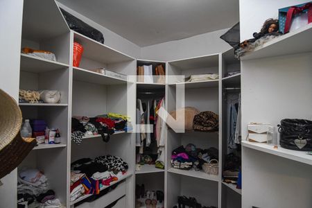 Casa à venda com 125m², 5 quartos e 3 vagas Casa à venda com 125m², 5 quartos e 3 vagasCloset/Vista/sacada Suíte