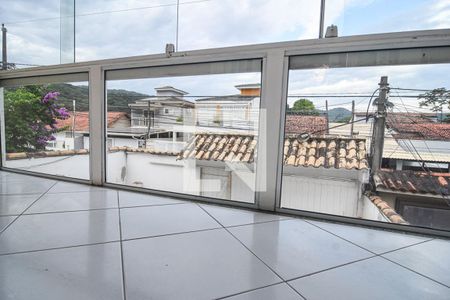 Casa à venda com 125m², 5 quartos e 3 vagas Casa à venda com 125m², 5 quartos e 3 vagasVista/sacada Suíte