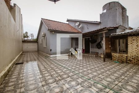 Casa à venda com 200m², 3 quartos e 8 vagasQuintal