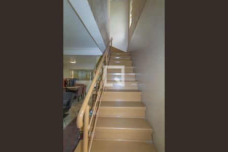 Casa à venda com 172m², 3 quartos e 3 vagasEscada