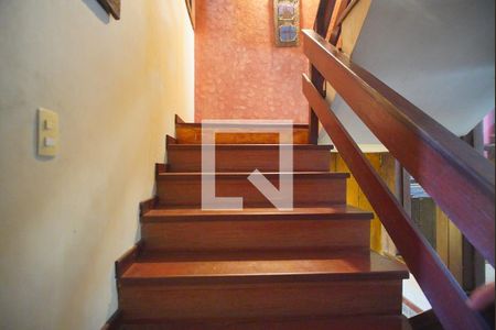 Casa à venda com 520m², 4 quartos e 5 vagasEscada - Acesso Quartos