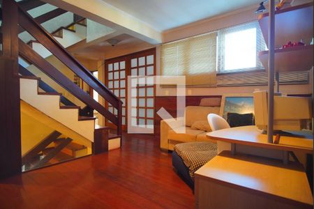 Casa à venda com 520m², 4 quartos e 5 vagasSala de TV