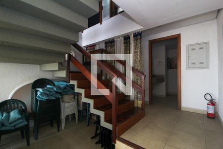 Casa à venda com 596m², 6 quartos e 4 vagas Casa à venda com 596m², 6 quartos e 4 vagasCorredor
