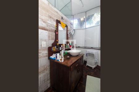 Casa à venda com 596m², 6 quartos e 4 vagas Casa à venda com 596m², 6 quartos e 4 vagasBanheiro da Suíte