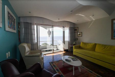 Casa à venda com 596m², 6 quartos e 4 vagas Casa à venda com 596m², 6 quartos e 4 vagasQuarto 3