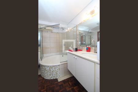 Casa à venda com 596m², 6 quartos e 4 vagas Casa à venda com 596m², 6 quartos e 4 vagasBanheiro da suite 2