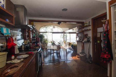 Casa à venda com 596m², 6 quartos e 4 vagas Casa à venda com 596m², 6 quartos e 4 vagasCozinha 1