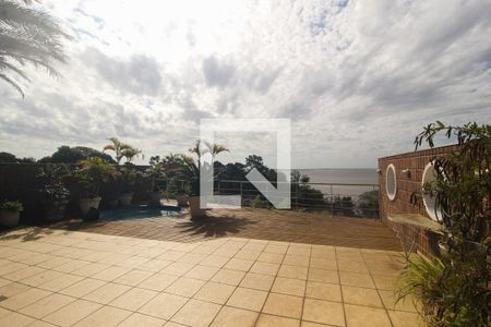 Casa à venda com 596m², 6 quartos e 4 vagas Casa à venda com 596m², 6 quartos e 4 vagasÁrea comum - Piscina