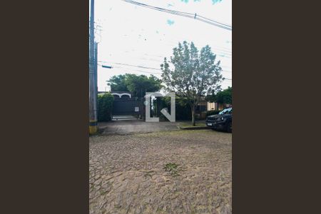 Casa à venda com 596m², 6 quartos e 4 vagas Casa à venda com 596m², 6 quartos e 4 vagasFachada