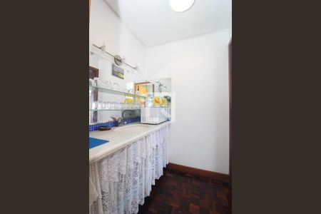 Casa à venda com 596m², 6 quartos e 4 vagas Casa à venda com 596m², 6 quartos e 4 vagasBanheiro 4