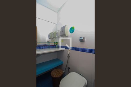 Casa à venda com 596m², 6 quartos e 4 vagas Casa à venda com 596m², 6 quartos e 4 vagasBanheiro 4