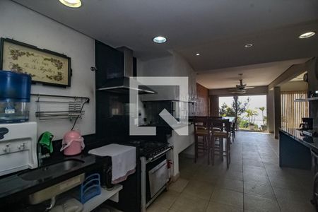 Casa à venda com 596m², 6 quartos e 4 vagas Casa à venda com 596m², 6 quartos e 4 vagasCozinha 2