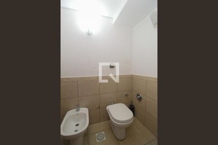 Casa à venda com 596m², 6 quartos e 4 vagas Casa à venda com 596m², 6 quartos e 4 vagasBanheiro da suite 2