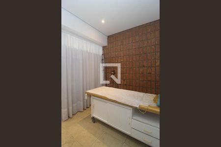 Casa à venda com 596m², 6 quartos e 4 vagas Casa à venda com 596m², 6 quartos e 4 vagasQuarto 4