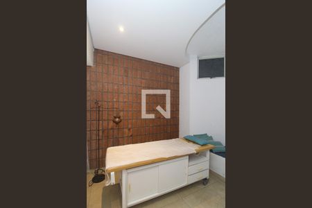 Casa à venda com 596m², 6 quartos e 4 vagas Casa à venda com 596m², 6 quartos e 4 vagasQuarto 4