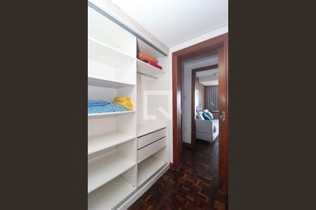 Casa à venda com 596m², 6 quartos e 4 vagas Casa à venda com 596m², 6 quartos e 4 vagassuite 2