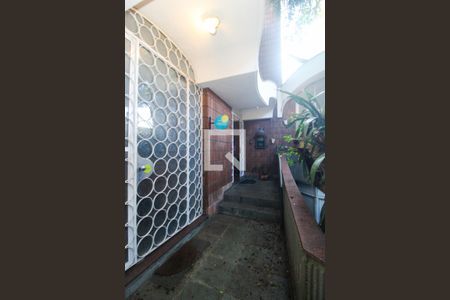 Casa à venda com 596m², 6 quartos e 4 vagas Casa à venda com 596m², 6 quartos e 4 vagasHall de entrada