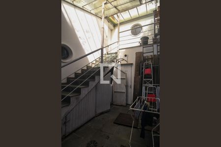 Casa à venda com 596m², 6 quartos e 4 vagas Casa à venda com 596m², 6 quartos e 4 vagasÁrea de Serviço