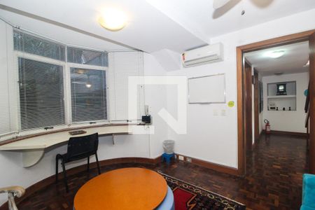 Casa à venda com 596m², 6 quartos e 4 vagas Casa à venda com 596m², 6 quartos e 4 vagasSala 3