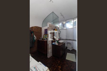 Casa à venda com 596m², 6 quartos e 4 vagas Casa à venda com 596m², 6 quartos e 4 vagasBanheiro da Suíte