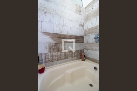 Casa à venda com 596m², 6 quartos e 4 vagas Casa à venda com 596m², 6 quartos e 4 vagasBanheiro da Suíte