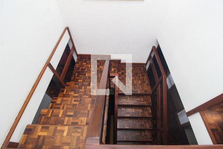 Casa à venda com 596m², 6 quartos e 4 vagas Casa à venda com 596m², 6 quartos e 4 vagascorredor