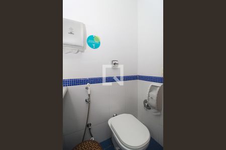 Casa à venda com 596m², 6 quartos e 4 vagas Casa à venda com 596m², 6 quartos e 4 vagasBanheiro 4