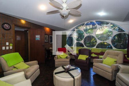 Casa à venda com 596m², 6 quartos e 4 vagas Casa à venda com 596m², 6 quartos e 4 vagasSala 2