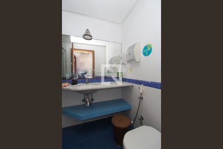 Casa à venda com 596m², 6 quartos e 4 vagas Casa à venda com 596m², 6 quartos e 4 vagasBanheiro 4