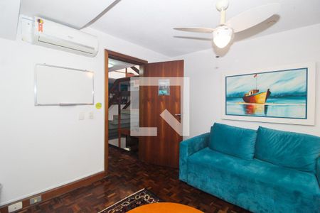 Casa à venda com 596m², 6 quartos e 4 vagas Casa à venda com 596m², 6 quartos e 4 vagasSala 3