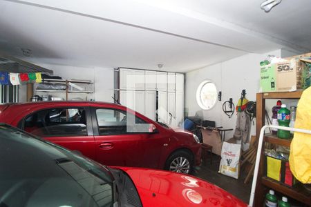 Casa à venda com 596m², 6 quartos e 4 vagas Casa à venda com 596m², 6 quartos e 4 vagasGaragem