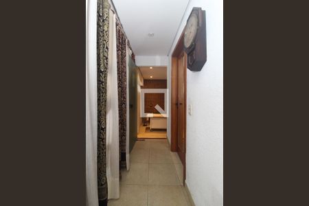 Casa à venda com 596m², 6 quartos e 4 vagas Casa à venda com 596m², 6 quartos e 4 vagasCorredor