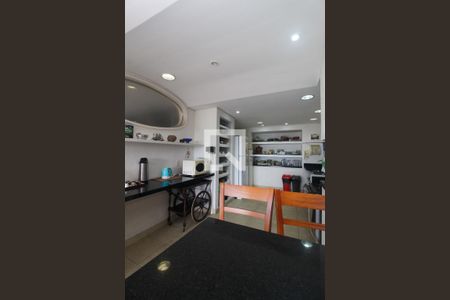 Casa à venda com 596m², 6 quartos e 4 vagas Casa à venda com 596m², 6 quartos e 4 vagasCozinha 2