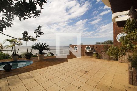 Casa à venda com 596m², 6 quartos e 4 vagas Casa à venda com 596m², 6 quartos e 4 vagasÁrea comum - Piscina