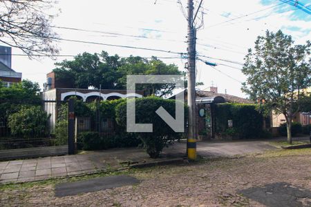 Casa à venda com 596m², 6 quartos e 4 vagas Casa à venda com 596m², 6 quartos e 4 vagasFachada