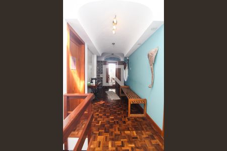 Casa à venda com 596m², 6 quartos e 4 vagas Casa à venda com 596m², 6 quartos e 4 vagascorredor