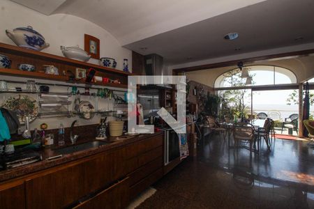 Casa à venda com 596m², 6 quartos e 4 vagas Casa à venda com 596m², 6 quartos e 4 vagasCozinha 1