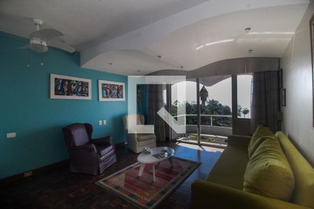 Casa à venda com 596m², 6 quartos e 4 vagas Casa à venda com 596m², 6 quartos e 4 vagasQuarto 3