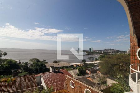 Casa à venda com 596m², 6 quartos e 4 vagas Casa à venda com 596m², 6 quartos e 4 vagasVista