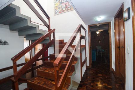 Casa à venda com 596m², 6 quartos e 4 vagas Casa à venda com 596m², 6 quartos e 4 vagascorredor