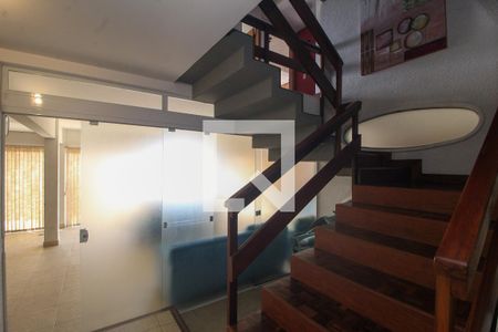 Casa à venda com 596m², 6 quartos e 4 vagas Casa à venda com 596m², 6 quartos e 4 vagasCorredor